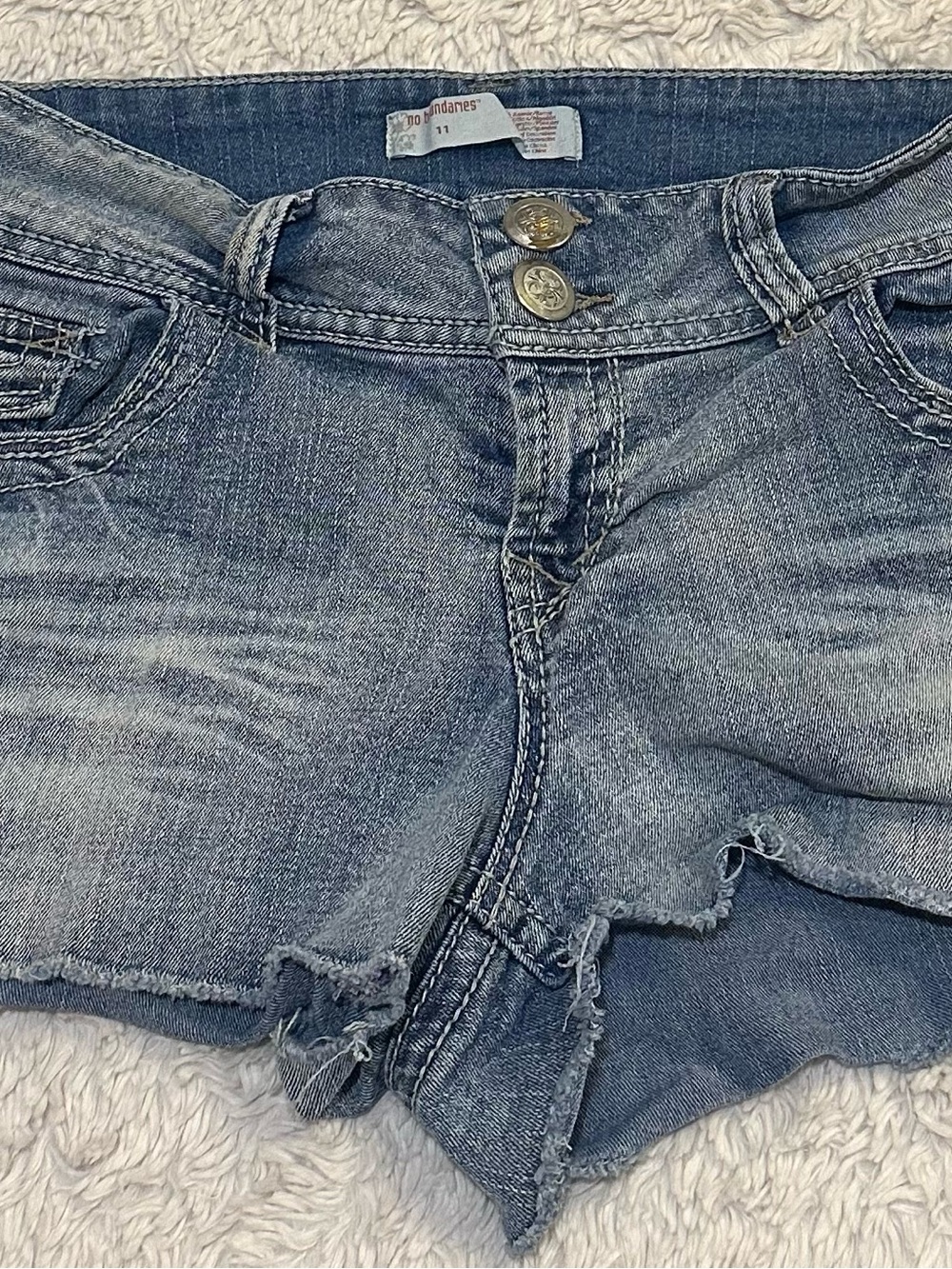 No Boundaries Women's Light Wash Denim Shorts - Light Blue